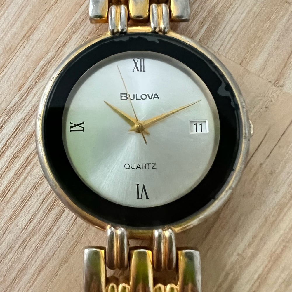Vintage Style Bulova mens gold tone dress watch NEW BATTERY